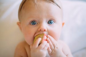 link https://www.healthline.com/health/parenting/natural-teething-remedies photo https://unsplash.com/photos/CEEhmAGpYzE